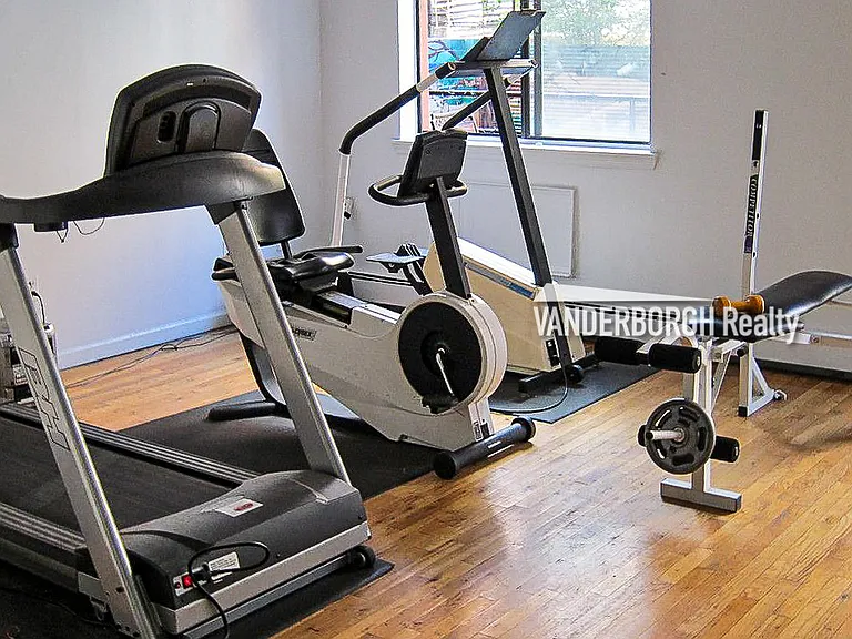 725 E 9th St #2A — Photo 2