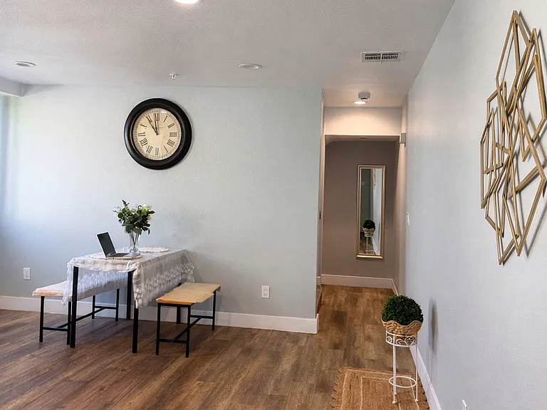 608 E 29th St #608 — Photo 4