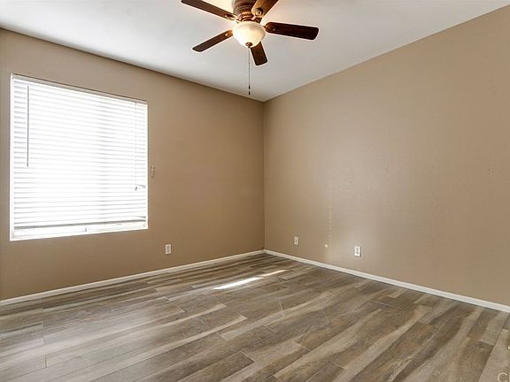 5th image of 1017 Meadowside St
