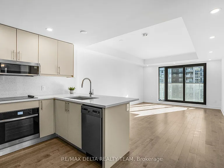 180 George St #2208 — Photo 12