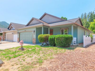 100 Westbrook Dr, Grants Pass, OR, 97537