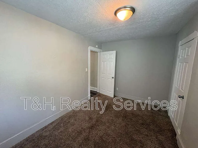 2116 Woodlawn Ave — Photo 19