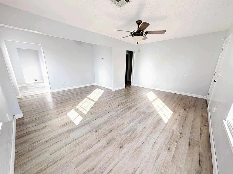 616 Lions Park Pl — Photo 4