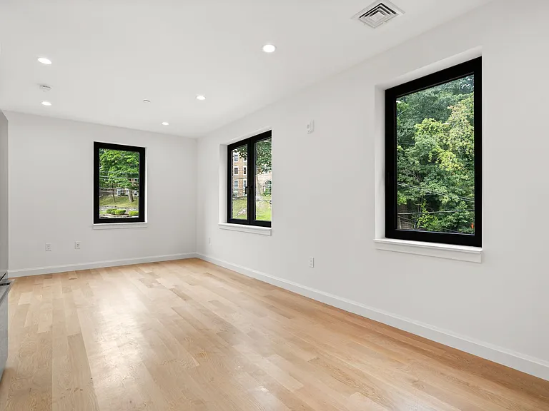 1618 Beacon St #3 — Photo 11