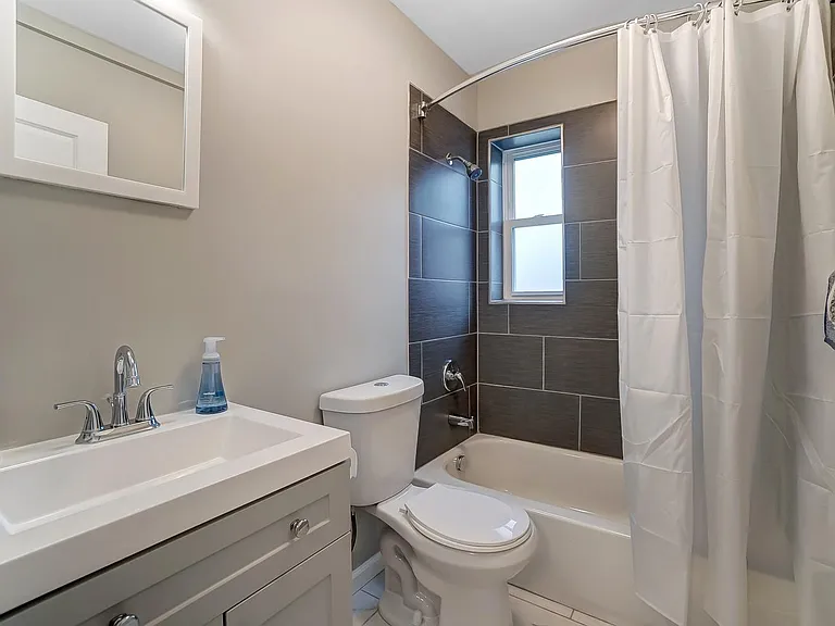 334 Helen St #7 — Photo 11