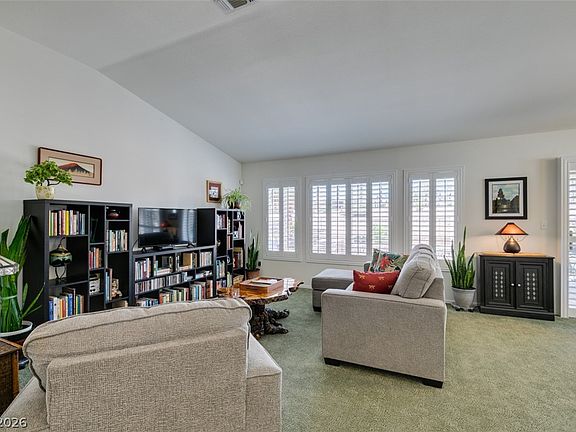 3rd image of 511 Winding Oak Ct