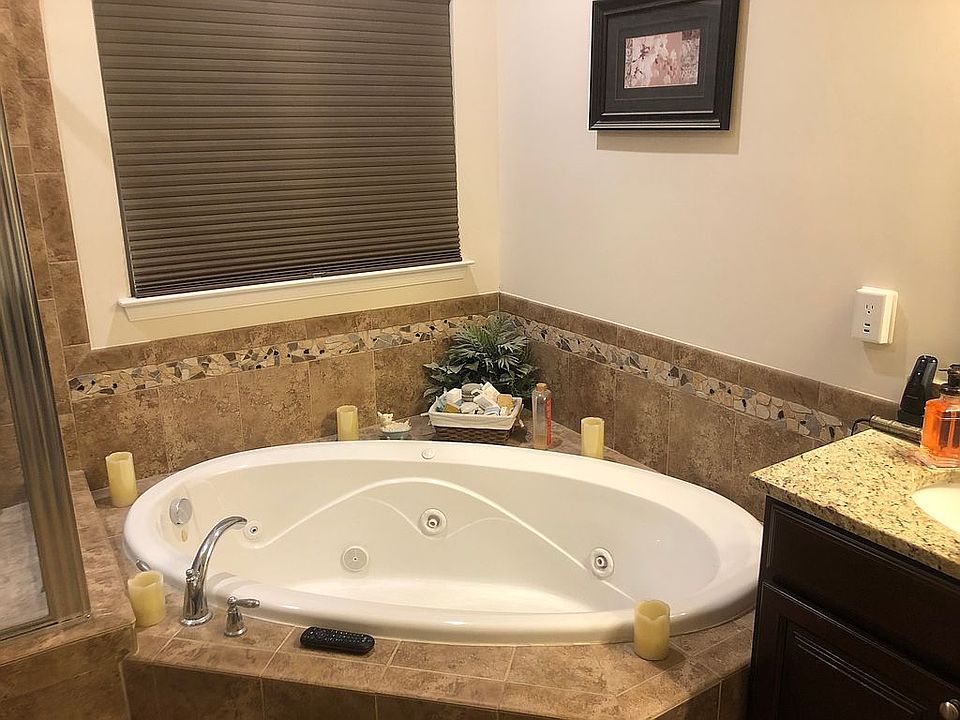 2nd image of 923 Hall Station Dr