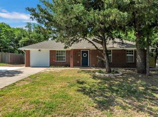 908 Sandy Beach Rd, Azle, TX 76020