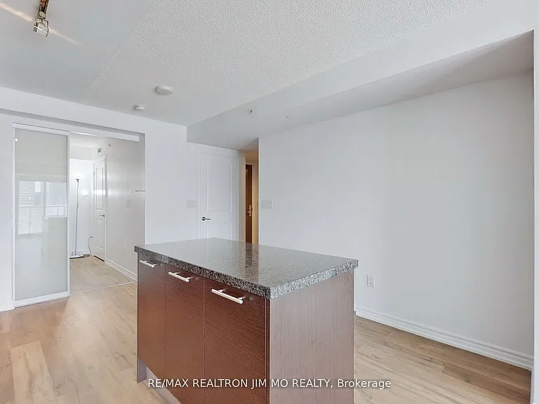 386 Yonge St #2508 — Photo 11