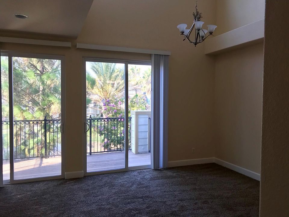 2nd image of 2577 Mariner Rd
