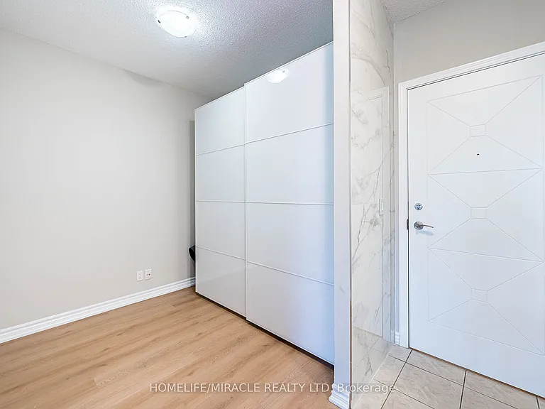 18 Harding Blvd #121 — Photo 29