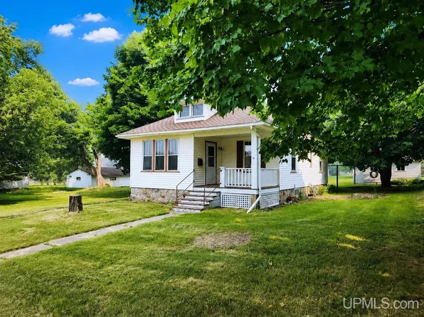 415 Diamond St, Iron River, MI 49935