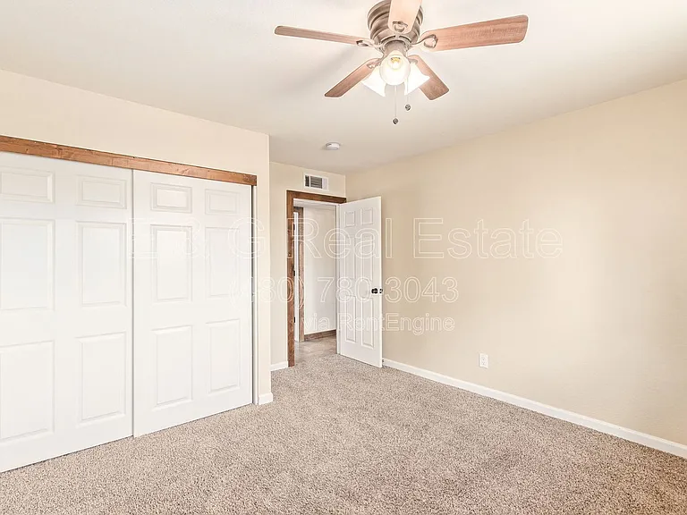 319 E Riviera Dr — Photo 25