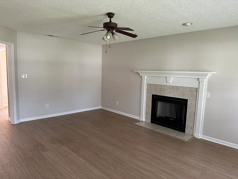 421 Holly Ln — Photo 19