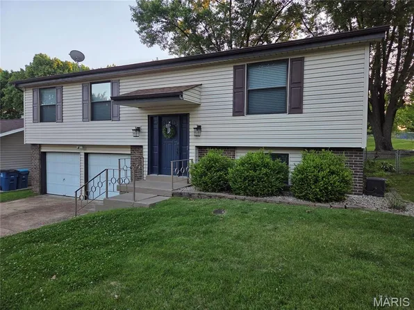 3161 Donnycave Ln, Maryland Heights, MO 63043