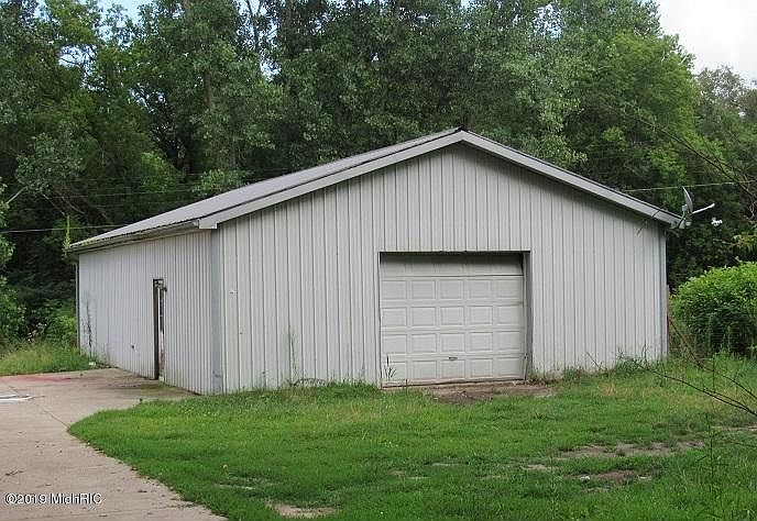 2nd image of 56081 Moorlag Rd