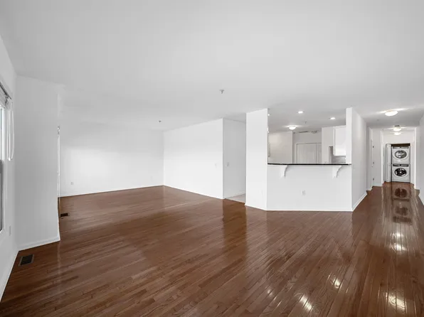 252 The Promenade image 7 of 28