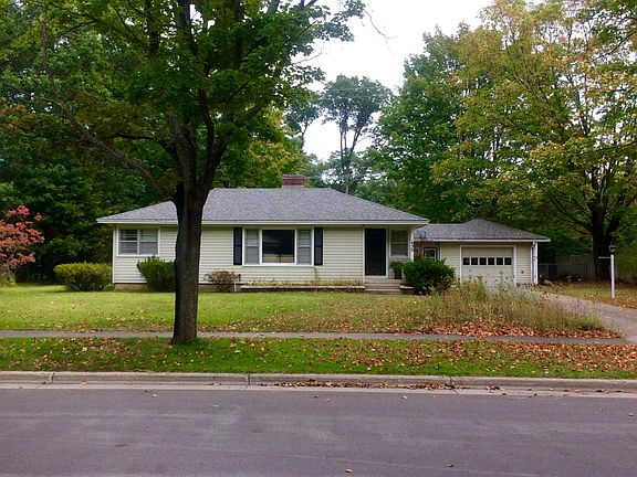 2nd image of 635 Belmont Dr