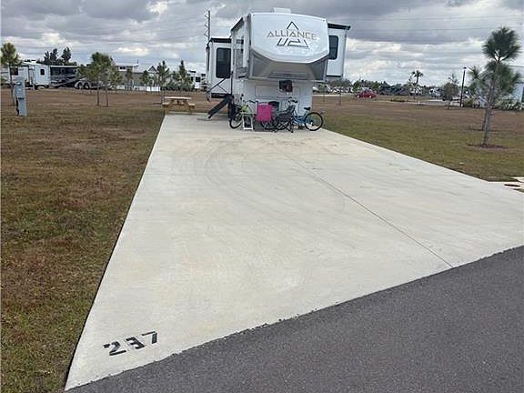 2nd image of 237 Horizon RD