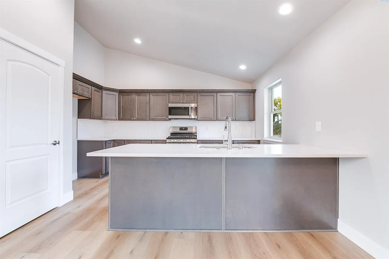 79 E 22nd Pl - 1 — Photo 3