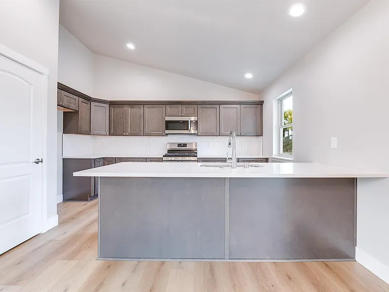 79 E 22nd Pl — Photo 3