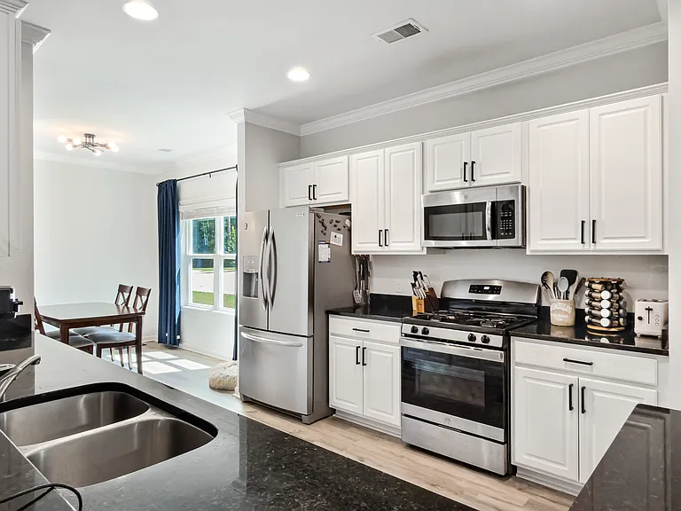 188 Hyrne Dr — Photo 10