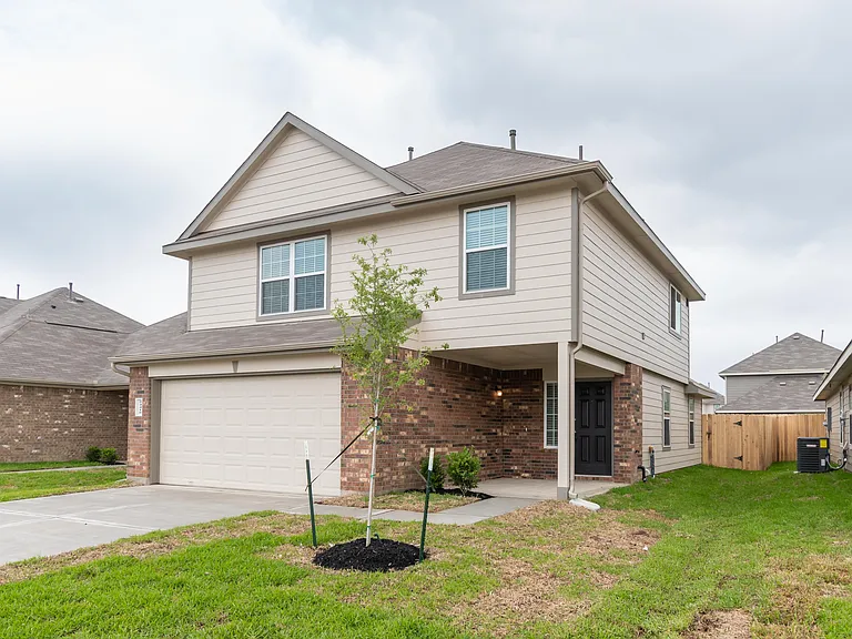 24418 Borelli Dr — Photo 3