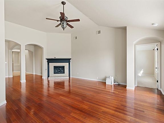 5th image of 725 Botany Bay Cir