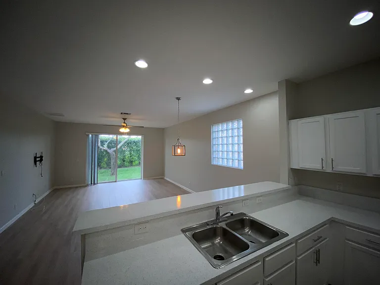 1215 Rosegate Blvd — Photo 8