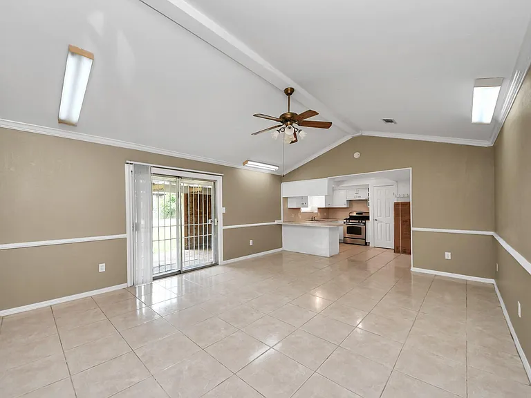 811 Hillcrest Dr — Photo 25