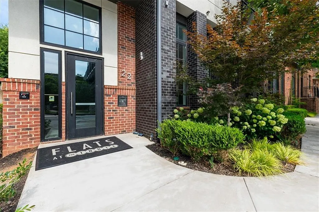 1 bed, 1.0 bath, 642 sqft, $2,150 — Photo 2