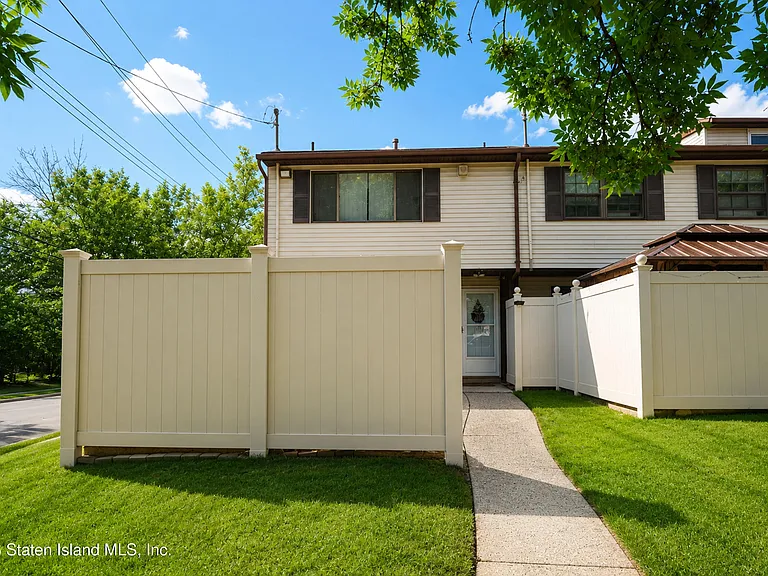 10 Pratt Ct — Photo 1