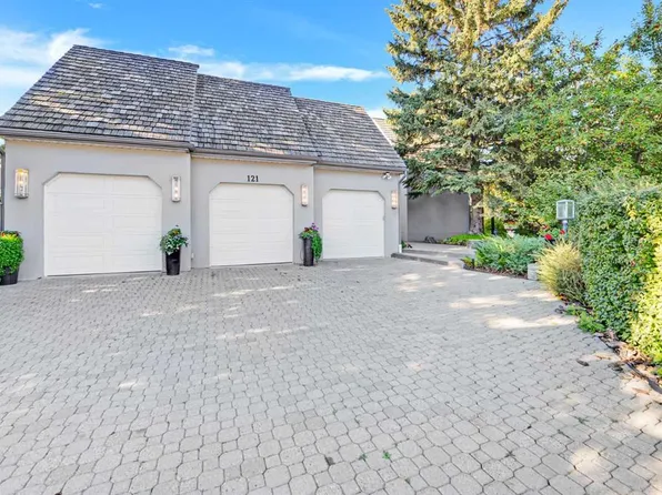121 E Patton Pl SW, Calgary, AB T2V 5E1