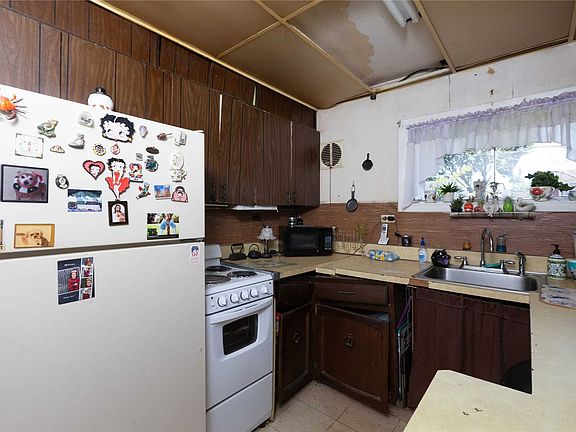 5th image of 15 Grouse Ln