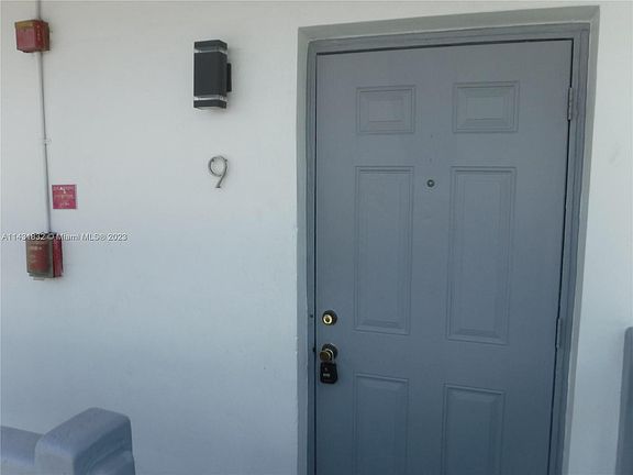 2nd image of 4030 NE 10th Ave APT 9