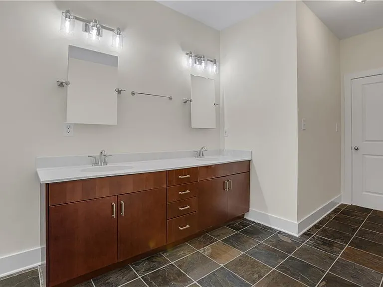 3228 Silver Lake Dr NE — Photo 37