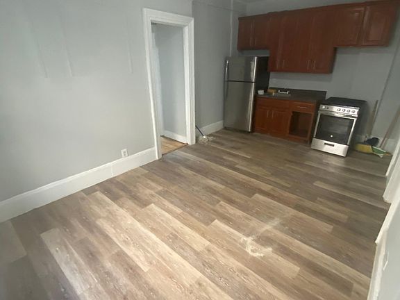 4th image of 1046 Grant Ave #2A