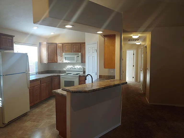 2013 W Eaglecrest Dr — Photo 6