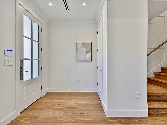 3rd image of 8029 Macpherson Ave #2