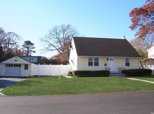10 Costello Ave, Bay Shore, NY 11706