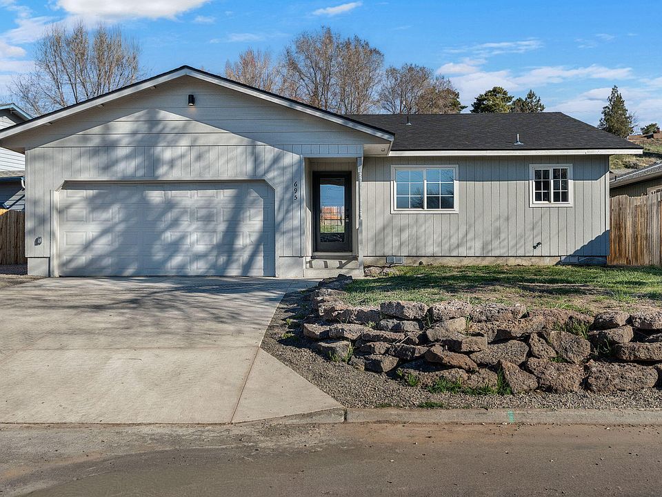 695 NE 8th St, Prineville, OR 97754 | Zillow