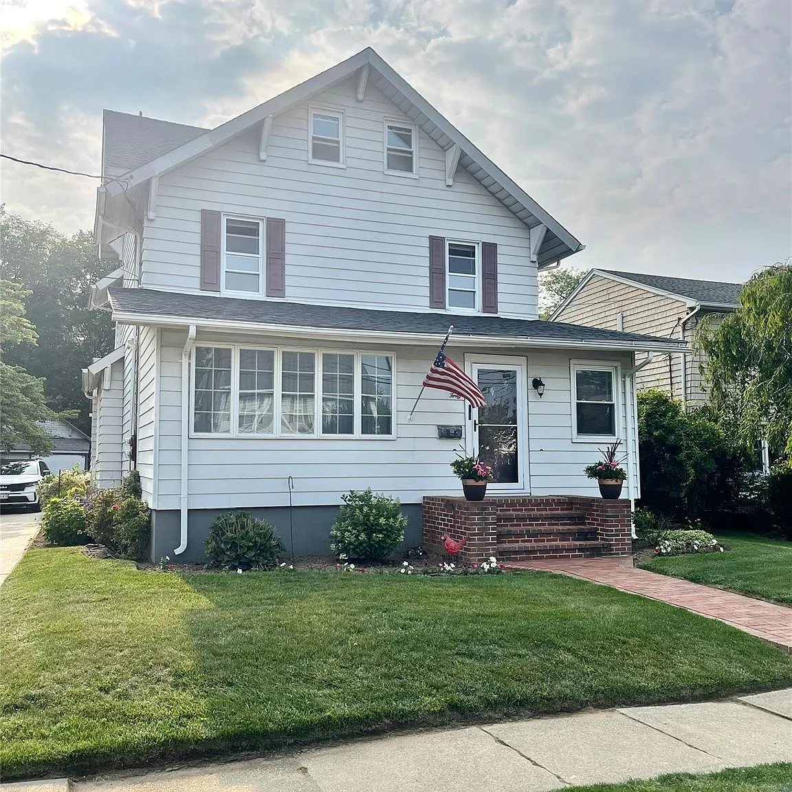 2 bed, 1.0 bath, 1939 sqft, $2,600 — Photo 1