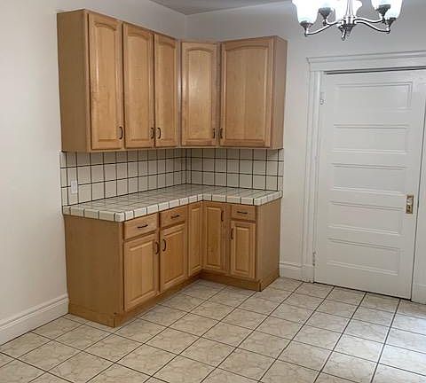 4th image of 1005 Fell St