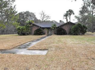 4 Chapparral Dr, Bay City, TX 77414