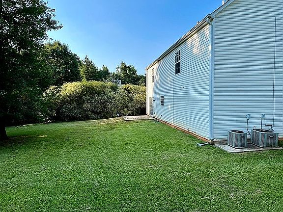 5th image of 3267 Forrest Bluff Way