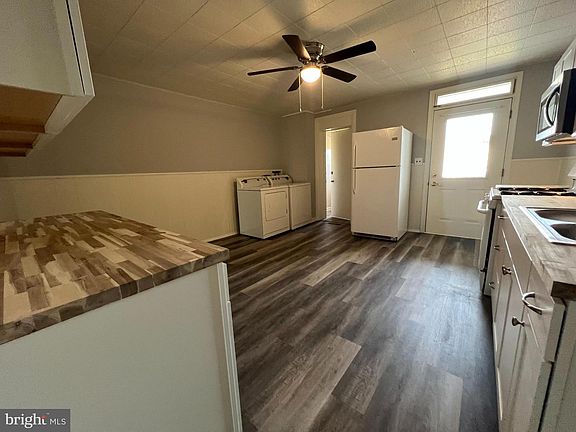 3rd image of 304 Maple St