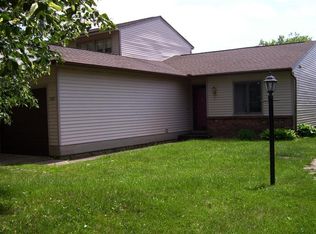 1121 Lancaster Dr, Champaign, IL