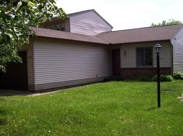 1121 Lancaster Dr, Champaign, IL 61821