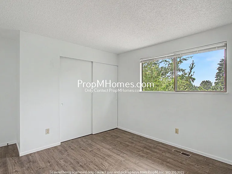 810 SW Spring Ln — Photo 14