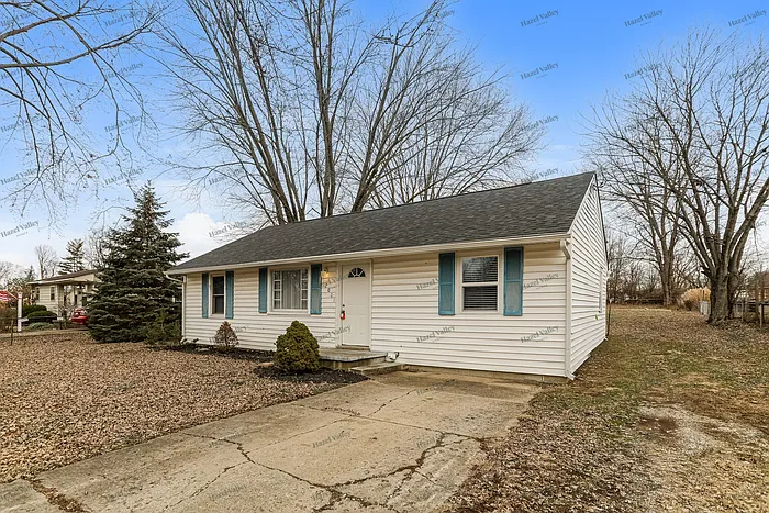 3 bed, 1.0 bath, 1176 sqft, $1,595 — Photo 3